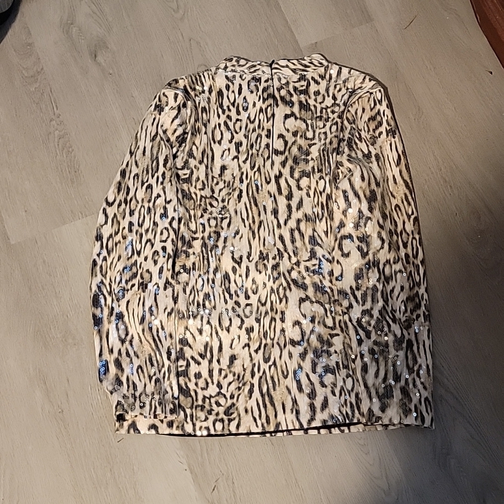 NWOT Chicos Sequin Leopard Print Top - Picture 3 of 4